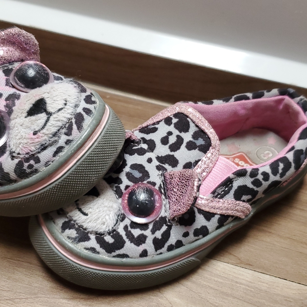 Girl shoes